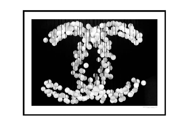 Chanel Hanging Lamps Foto Hvid/Sort - 30x40 cm - Boligtilbehør - Billeder & kunst - Posters & plakater