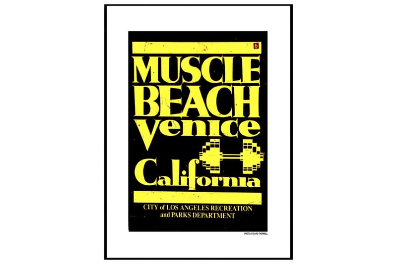 Muscle Beach, CA No1 David Thornell Tekst Gul/Sort