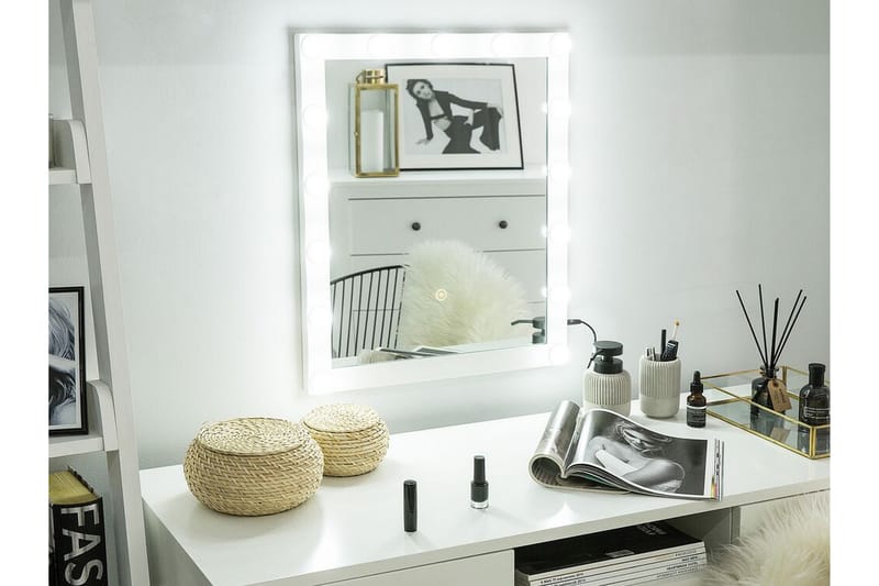 Sagspejl LED 50x60 cm - Gennemsigtig - Boligtilbehør - Spejle - Makeupspejl