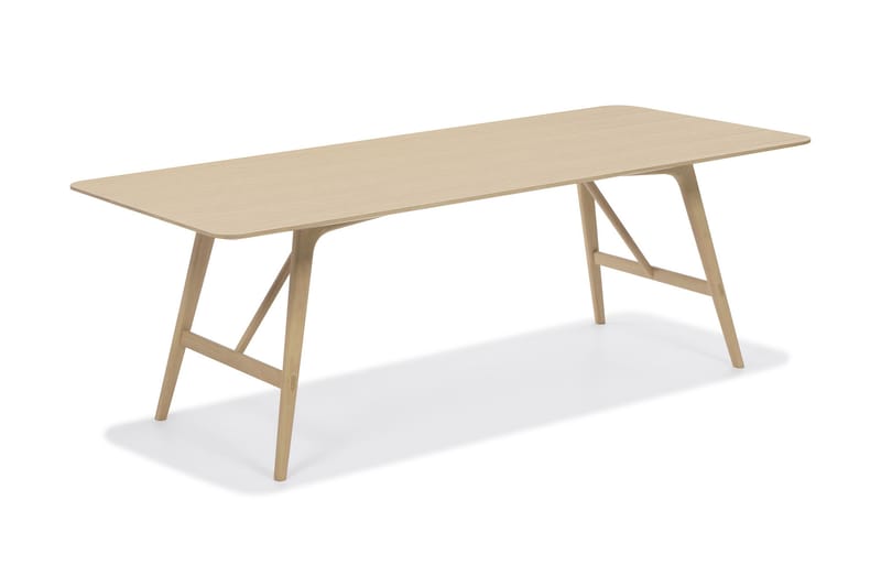 Jerup Spisebord 140 cm Massivt Eg - Brun - Møbler - Borde - Spisebord og køkkenbord