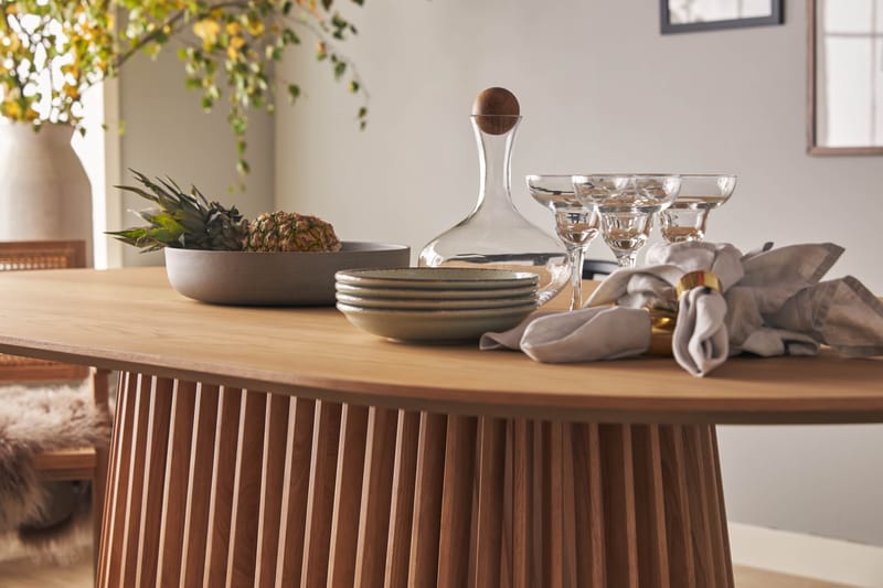 Peyra Spisebord 200 cm Ovalt Eg - Natur - Møbler - Borde - Spisebord og køkkenbord