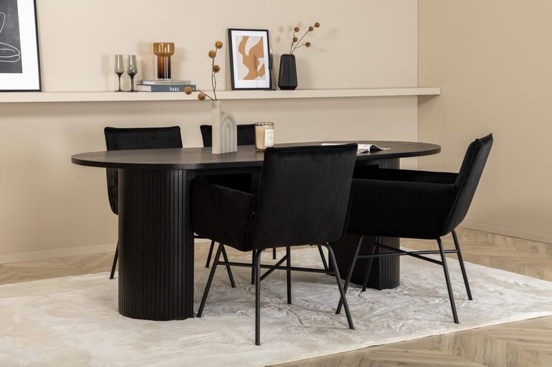 Bianca ovalt spisebord med 4 Pippi Spisebordsstol - Møbler - Borde - Spisebordssæt