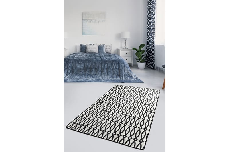 Chilai Tæppe 120x150 cm - Sort/Hvid - Tekstiler - Tæpper - Moderne tæppe - Mønstrede tæpper